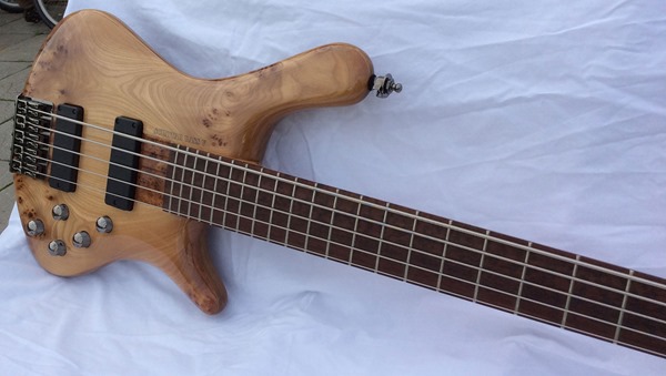 01437_04_bass9 01437_04_bass9